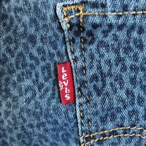 LEVI'S  Leopard Print Jeans, Skinny Cut. Style 711.  Size 33